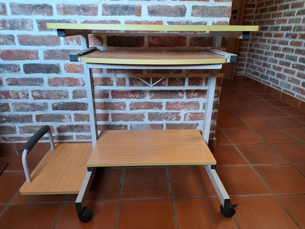 Computertafel op wieltjes, Ophalen