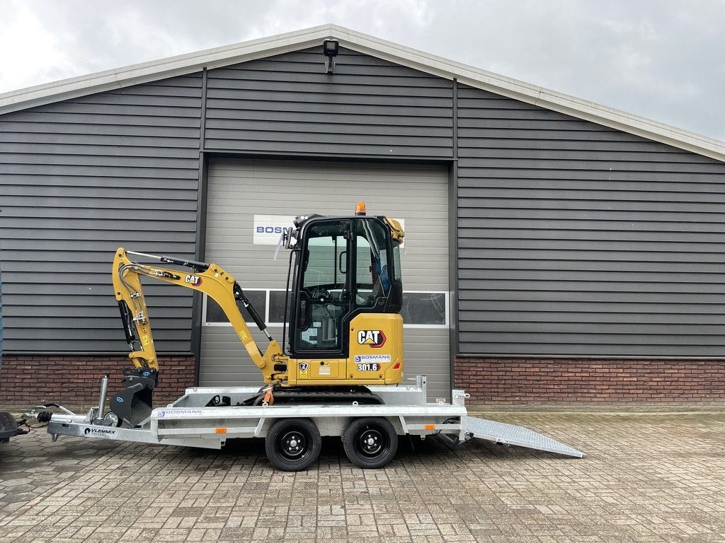 Vlemmix 2700 KG 300x150 2 assige machinetransporter NIEUW, Autos : Divers, Neuf