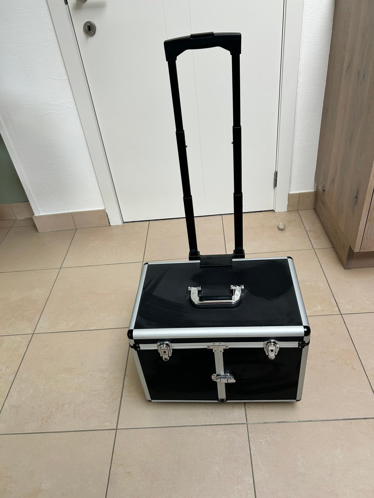 Pedicure trolley, Ophalen, Zo goed als nieuw, Zwart, Hardcase