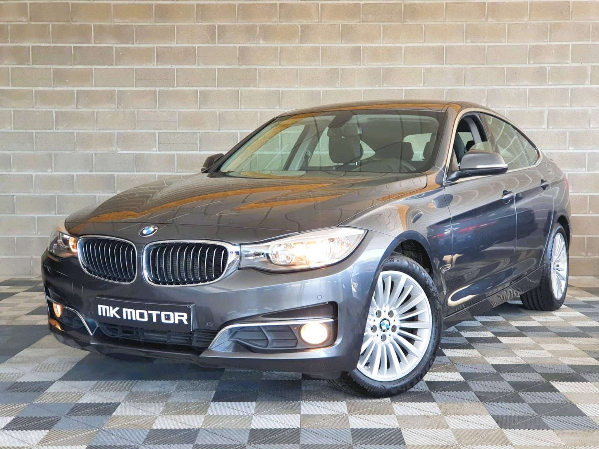 BMW 3 Serie 318 🟢GT DIESEL 143CV / GRAN TURISMO / 1ER PRO, Autos, BMW, Cuir, Argent ou Gris, Achat, Euro 6
