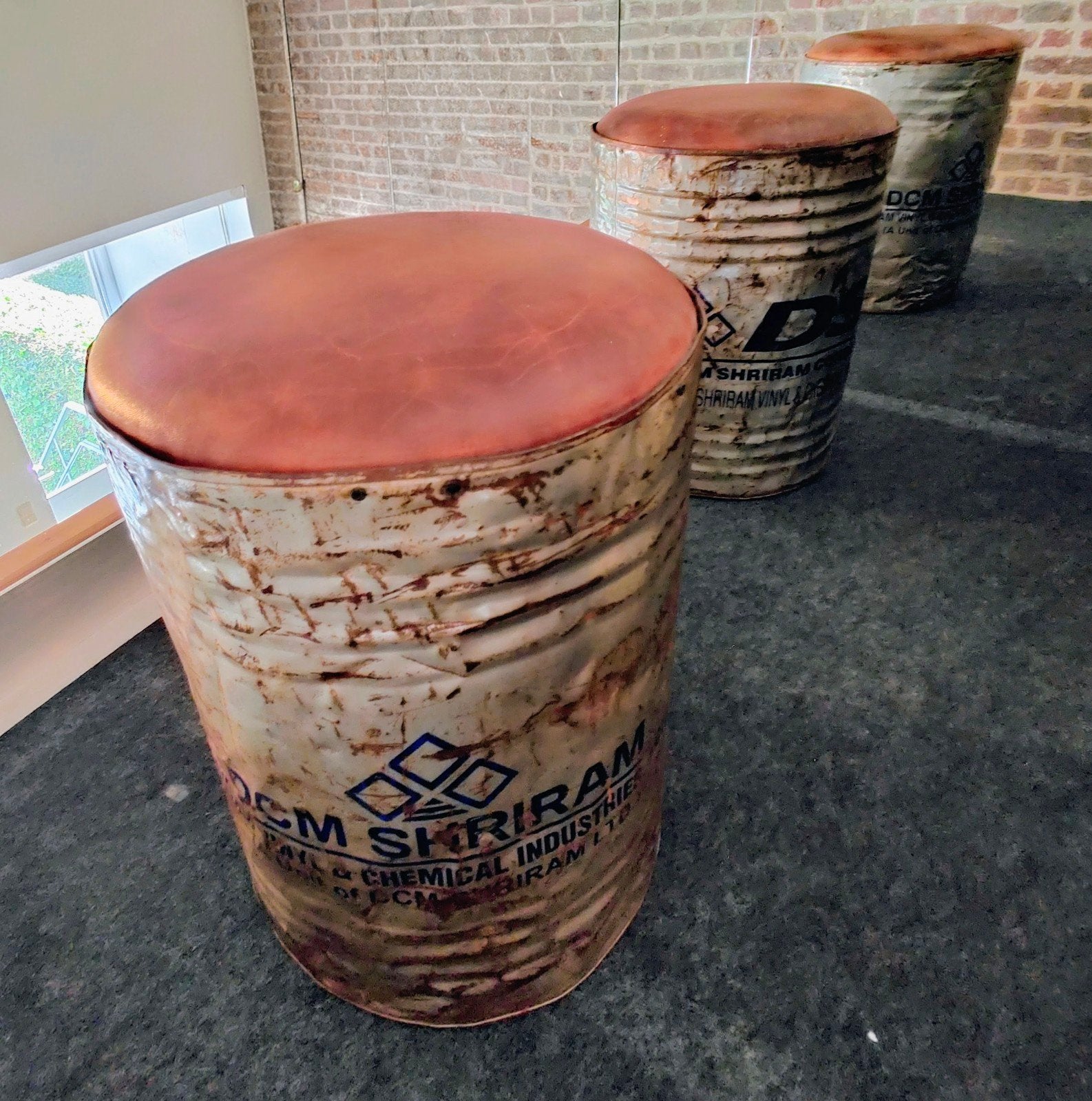 3x Stoere Industriële Barkrukken met Cognac Leer, Huis en Inrichting, Barkrukken, Zo goed als nieuw, 60 tot 90 cm, Leer, 3 krukken