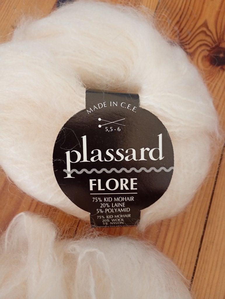 Plassard Flore 75% kid mohair/wol garen gebroken wit 2x, Ophalen of Verzenden, Nieuw, Breien of Haken, Wol of Garen