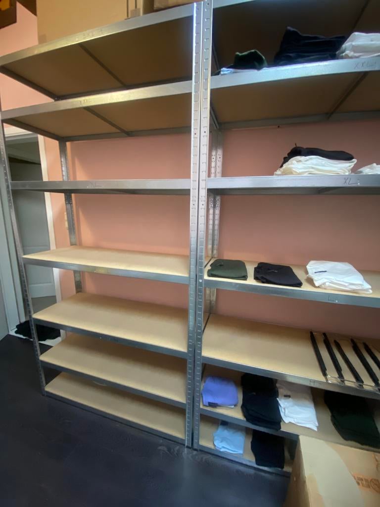 2 grote opberg rekken, Enlèvement, Comme neuf