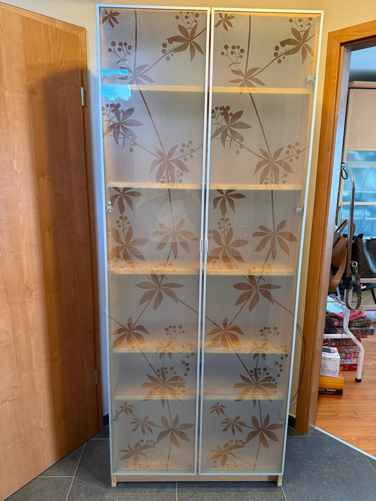 Bibliotheque Billy Ilea, Maison & Meubles, 25 à 50 cm, Avec porte(s), Comme neuf, Enlèvement