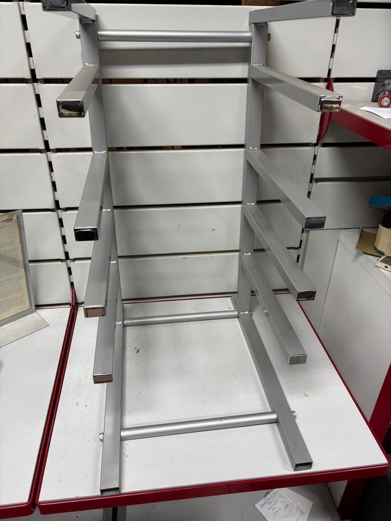 Meuble Rack Incliné (présentoir) - Métal Gris 68 x 35cm, Enlèvement
