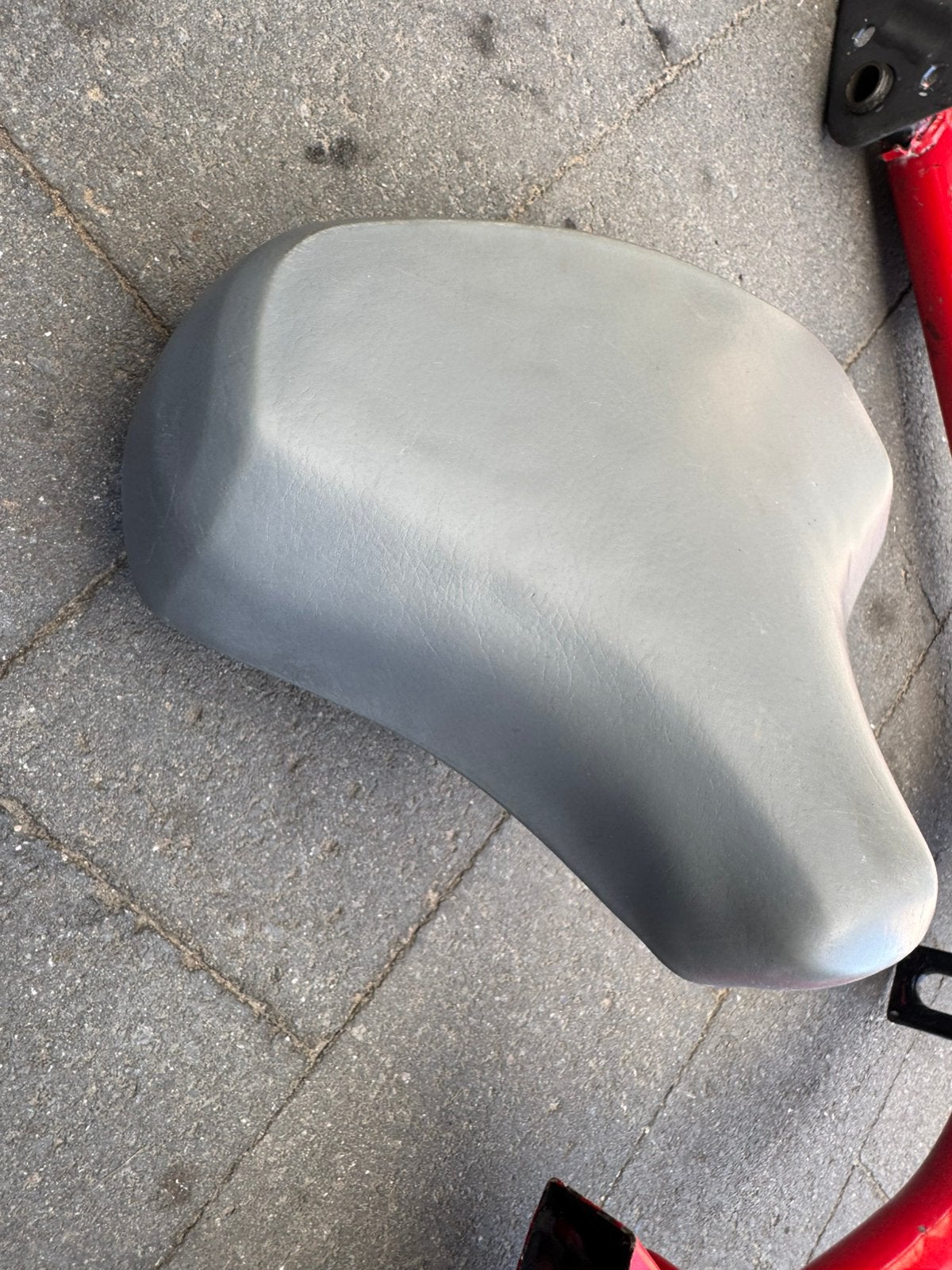 Selle originale gris-blanc, Vélos & Vélomoteurs, Enlèvement ou Envoi, Utilisé, Selle