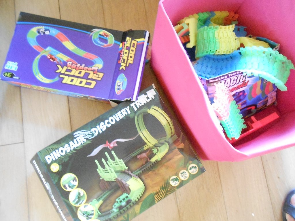 2 circuits fluo rails flexibles + 1 circuit dino pas voiture, Ophalen, Zo goed als nieuw, Handmatig, Racebaan