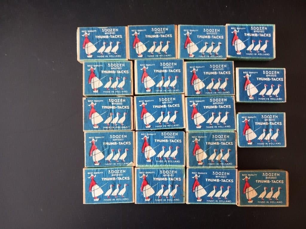 Oude doosjes sluitspelden, singles...knopen, Ophalen