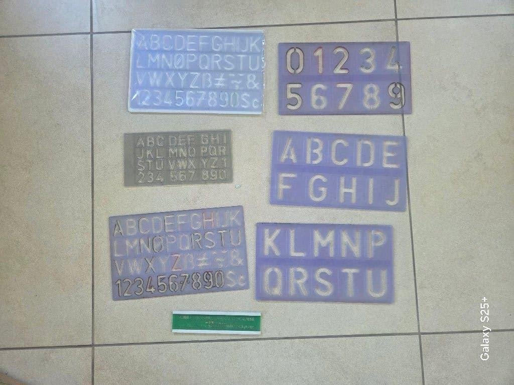 Set van verschillende sjablonen voor „letters en cijfers”, Ophalen, Gebruikt, Clearstamp