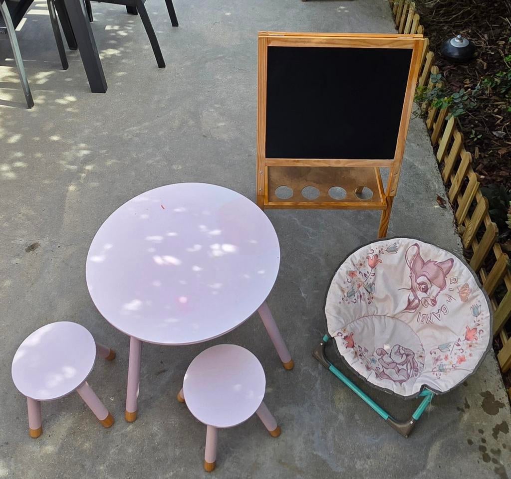 Set table + 2 tabourets + tableau + fauteuil bambi