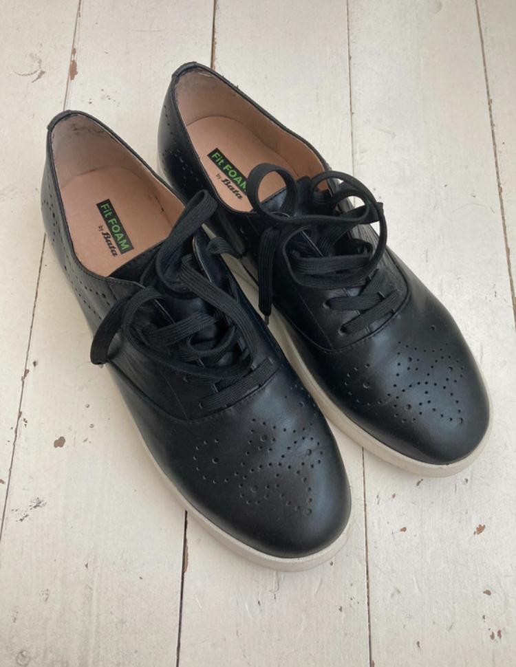 Chaussures en cuir pointure 41, Vêtements | Femmes, Chaussures, Enlèvement ou Envoi, Comme neuf
