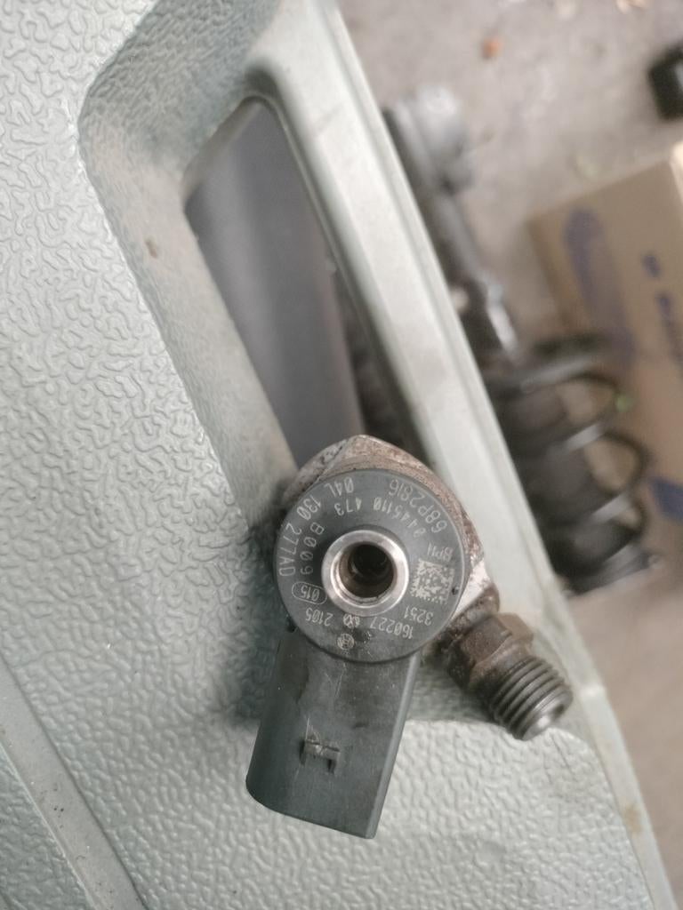 Injector Audi a3 1.6 TDI  04L130277AD, Auto-onderdelen, Ophalen of Verzenden, Audi
