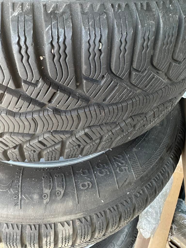 4 jantes et pneus hiver 225/55/R16, Enlèvement, Comme neuf