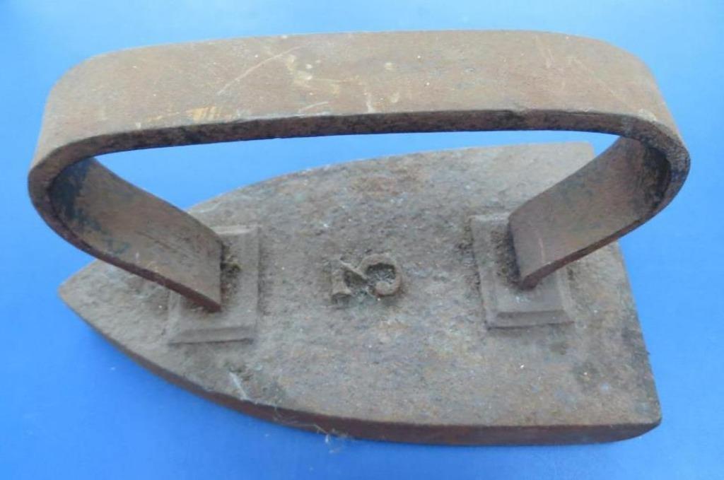 oud strijkijzer nr 3, Antiek en Kunst, Ophalen of Verzenden