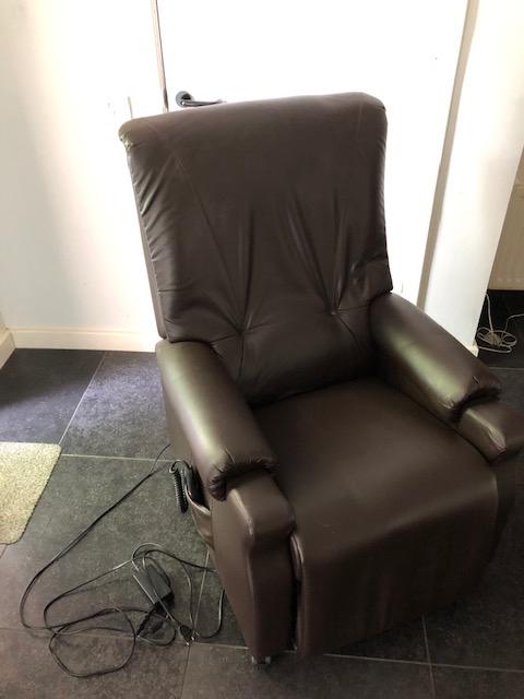 Elektrische relaxzetel - bruine kleur - perfecte staat, Ophalen, Overige materialen, 75 tot 100 cm, Zo goed als nieuw