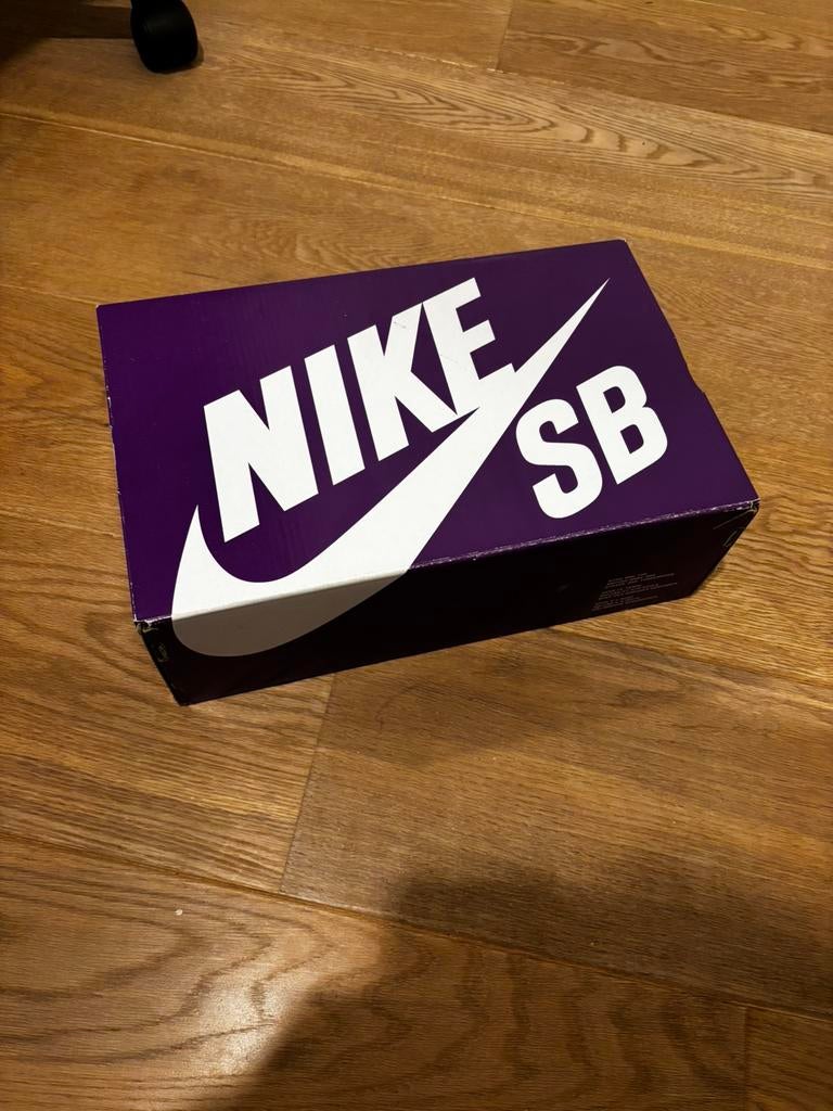 Nike sb dunk cherry maat 42, Ophalen, Zo goed als nieuw