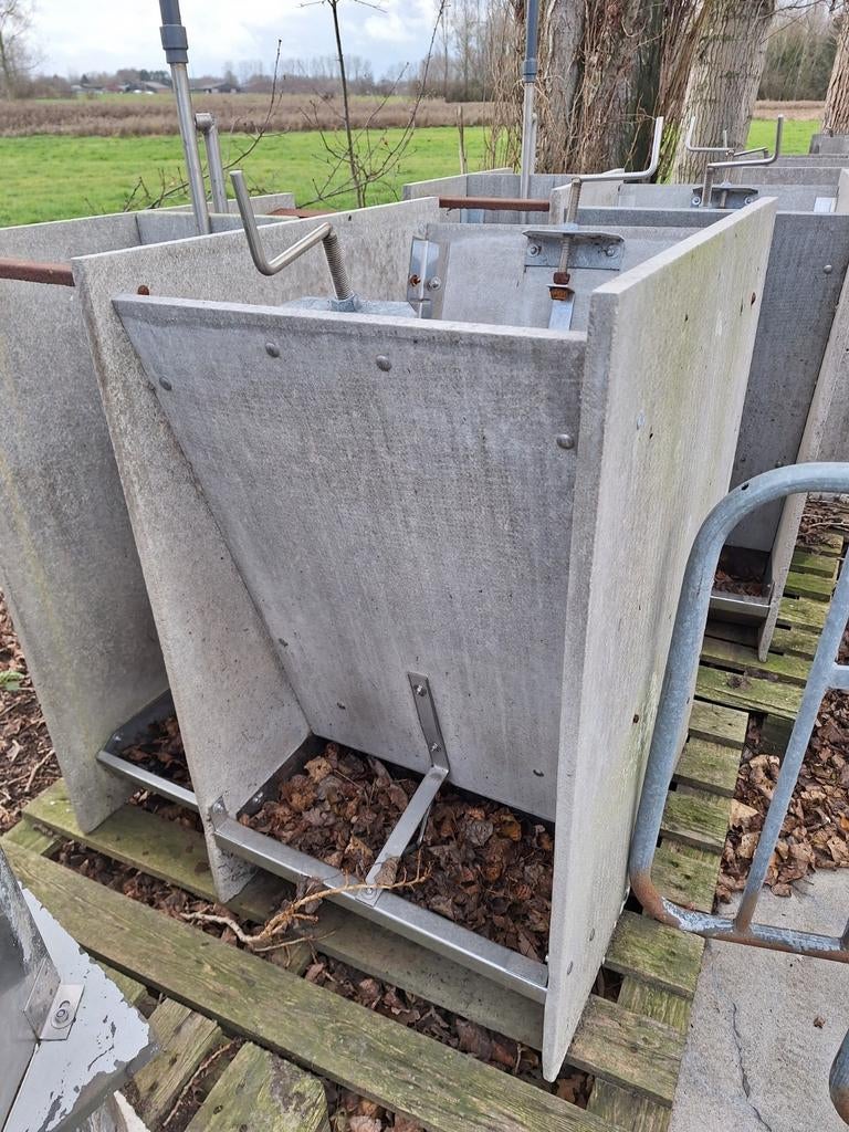 Gratis voederbakken varkens, Dieren en Toebehoren, Ophalen