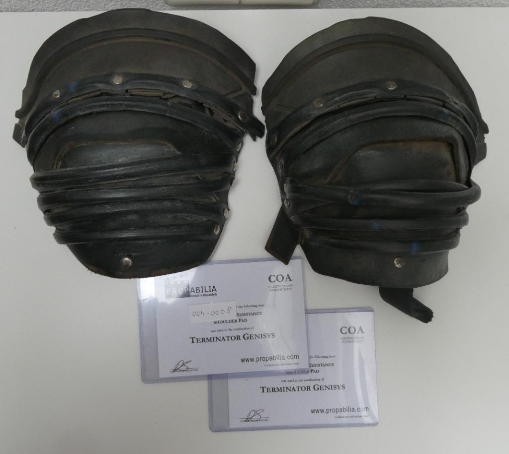 Terminator Genisys props shoulder pads (2 pieces), Ophalen of Verzenden, Gebruikt, Film
