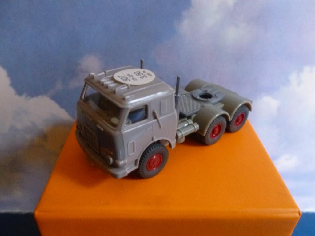Camion Tracteur USA Truck 1/87 HO WIKING Made Germany Neuf, Hobby & Loisirs créatifs, Enlèvement ou Envoi, Neuf, Bus ou Camion