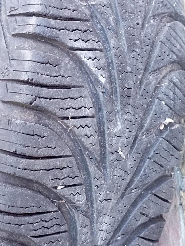 1 Goodyear 175/70R14 84Q band (zeer goede staat) + 1 velg, Auto-onderdelen, Banden en Velgen, Ophalen, 14 inch, Gebruikt, 175 mm
