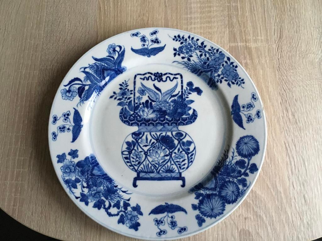Kangxi bord met decor van bloemenmand China ca. 1690, Ophalen