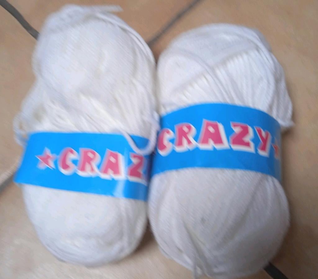 2 pelotes de laine à tricoter blanche, 1 euro chacune, Enlèvement ou Envoi, Comme neuf