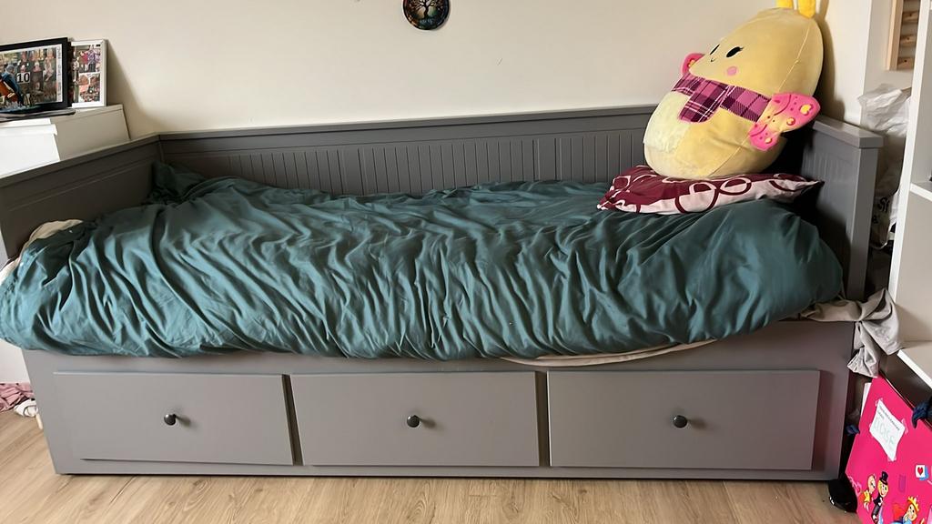 Ikea Hemnes bedbank met 2 matrassen, Ophalen, Zo goed als nieuw