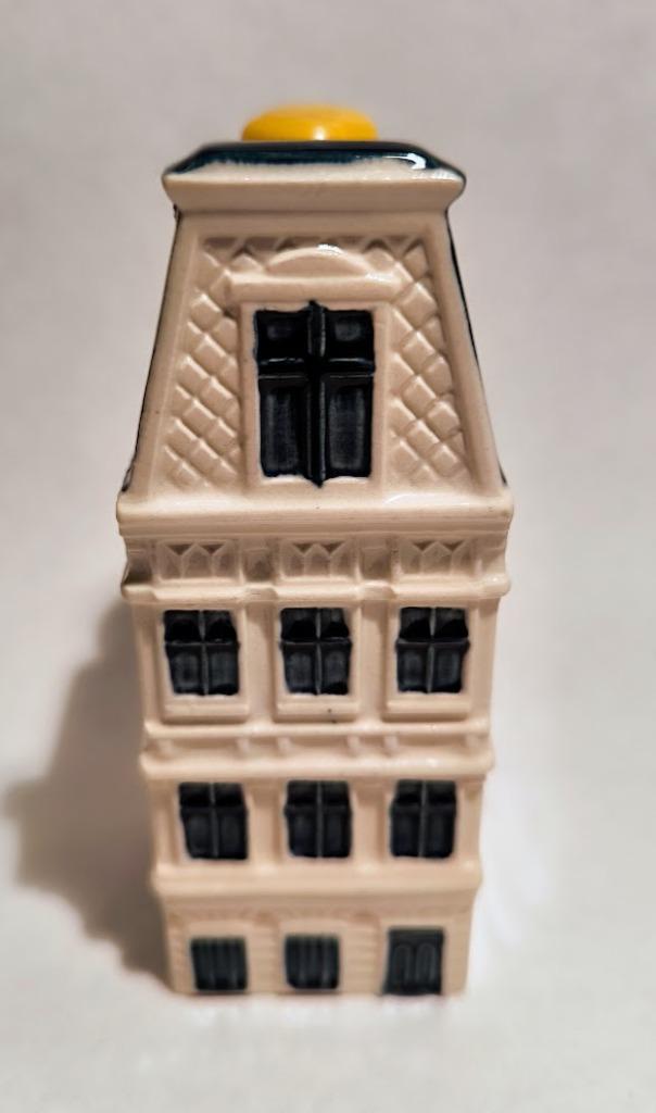 KLM huisje nr. 61 Keizersgracht 439 Amsterdam, Ophalen