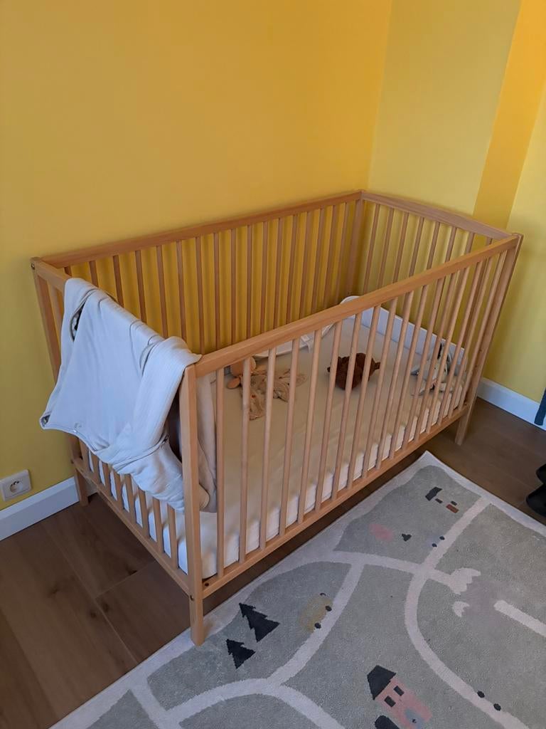 Babybed (ledikant) en matras, Kinderen en Baby's, Kinderkamer | Complete kinderkamers, Ophalen, Gebruikt