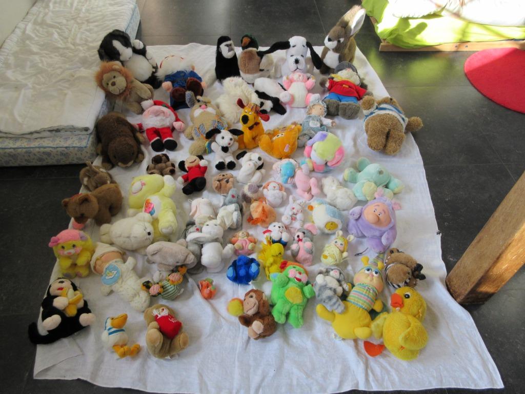 Lot van pluches en knuffels allerhande speelgoed beertjes, Ophalen