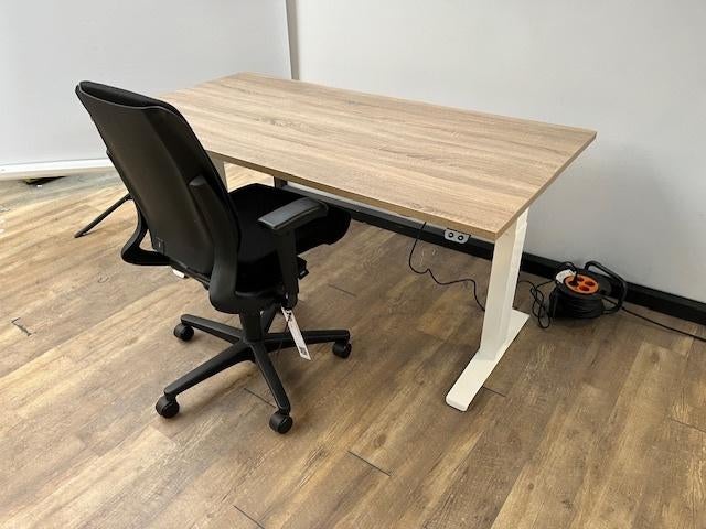 zit sta bureau elektrisch verstelbaar wit Matrix pro, Ophalen of Verzenden
