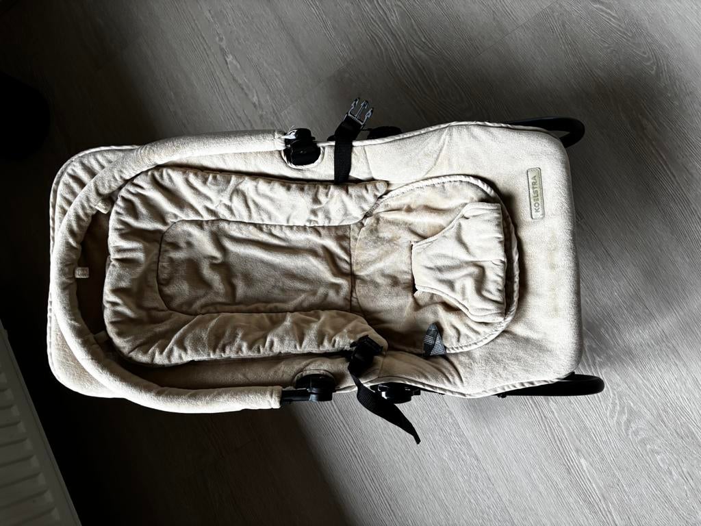 beige Koelstra wipstoeltje, Enfants & Bébés, Relax bébé, Autres marques, Avec ceinture(s), Enlèvement, Utilisé