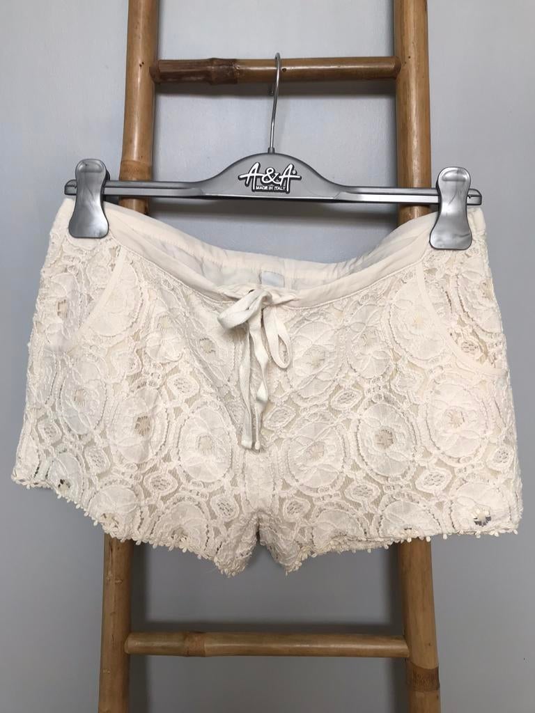 Vila ecru/crème kanten short, maat M., Kleding | Dames, Vila, Gedragen