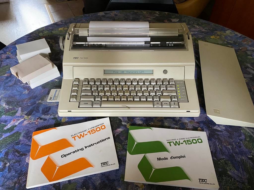 Machine à écrire TEC TW-1500 + carte mémoire supplémentaire, Divers, Machines à écrire, Enlèvement ou Envoi, Comme neuf