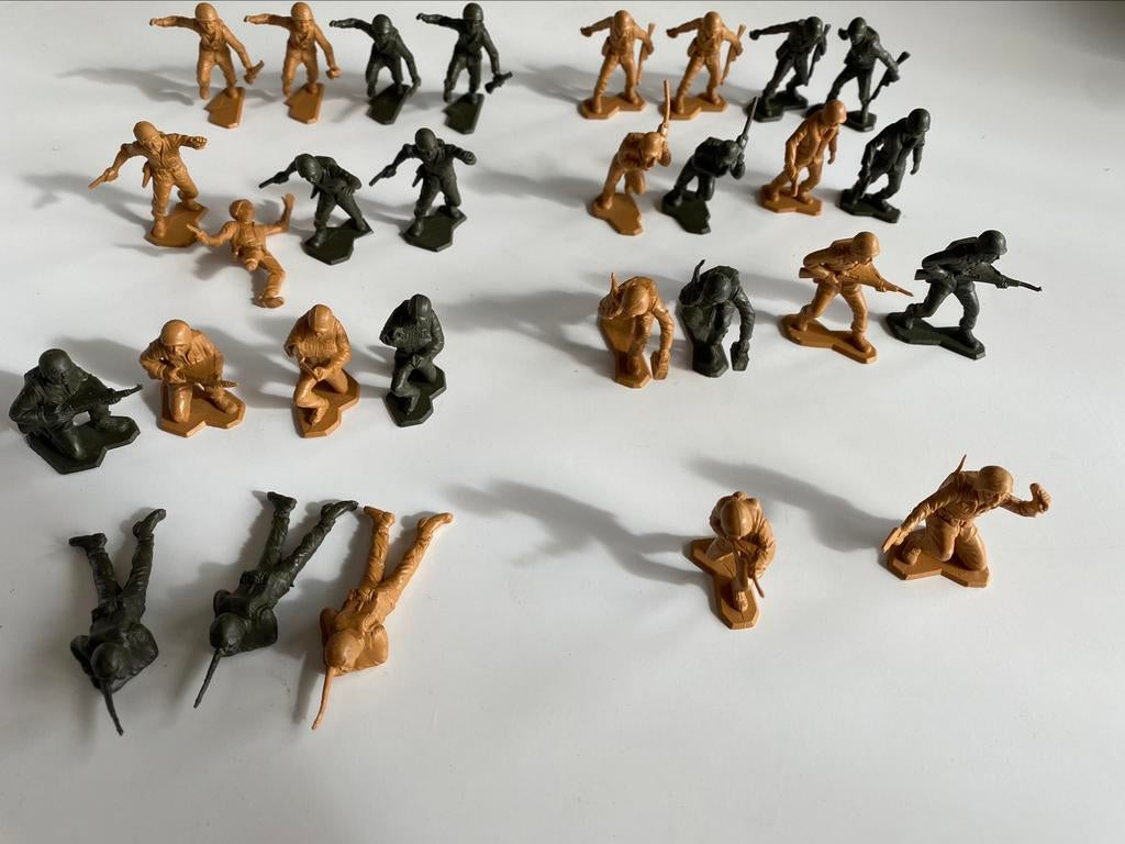 Kleine plastic soldaat jaren '50 vintage oorlogen, Antiek en Kunst, Ophalen of Verzenden