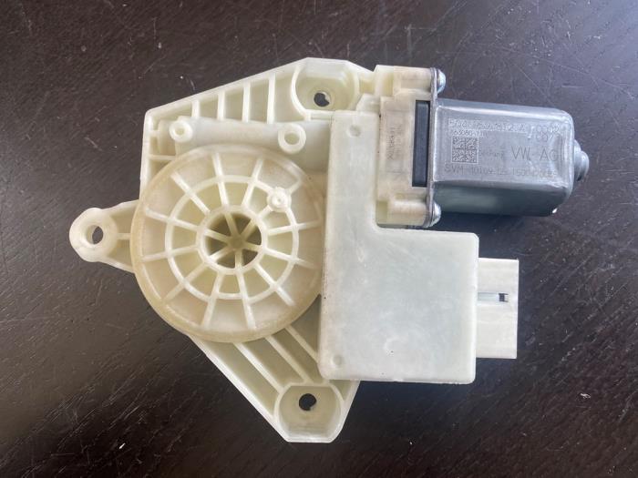 Moteur de vitre portière d'un Volkswagen Golf, Autos : Pièces & Accessoires, Enlèvement ou Envoi, 3 mois de garantie, Utilisé