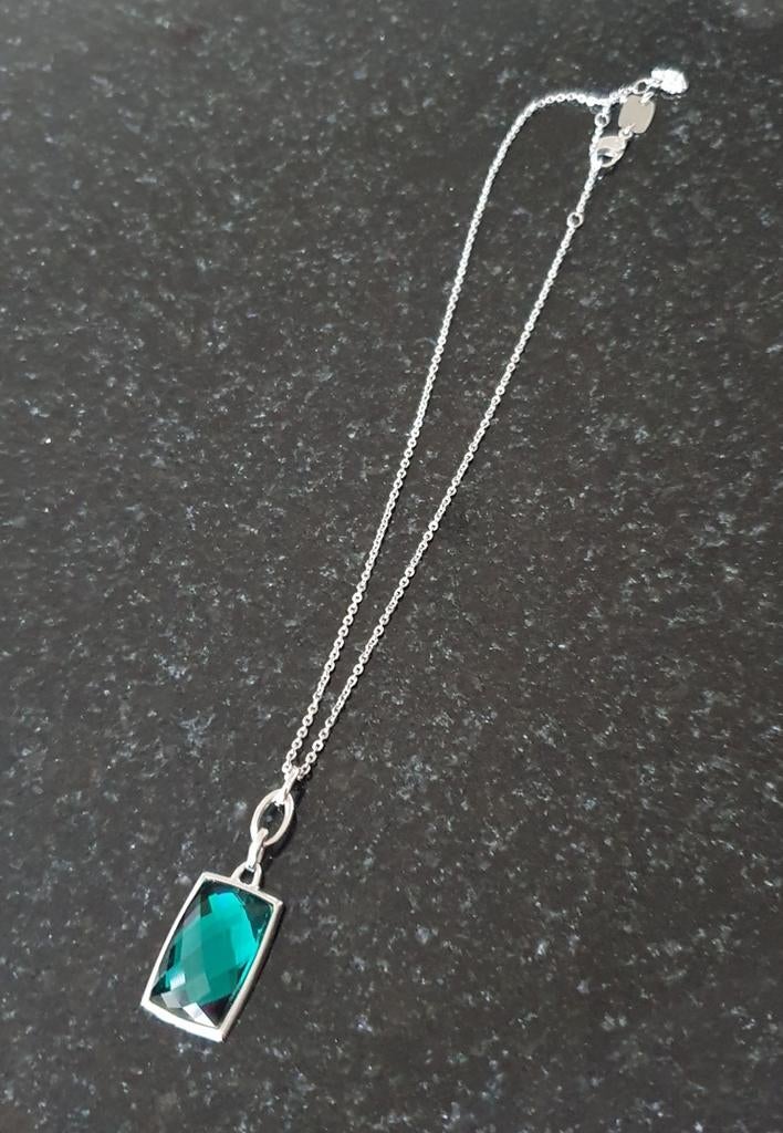 Swarovski ketting met groene hanger, Ophalen of Verzenden, Zo goed als nieuw, Groen, Overige materialen