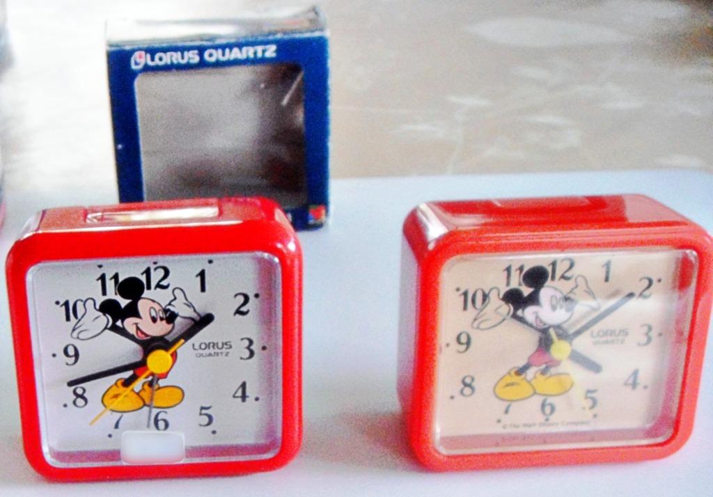 Réveil quartz carré Mickey Disney LORUS vintage rouge, neuf, Enlèvement ou Envoi, Mickey Mouse, Neuf, Autres types