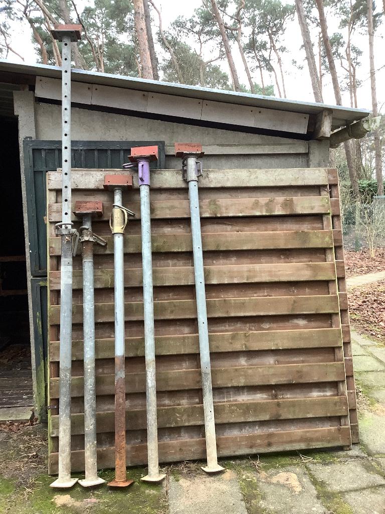 5 bouwstippen - schoren met boven gelaste l-profielen, Ophalen, Gebruikt