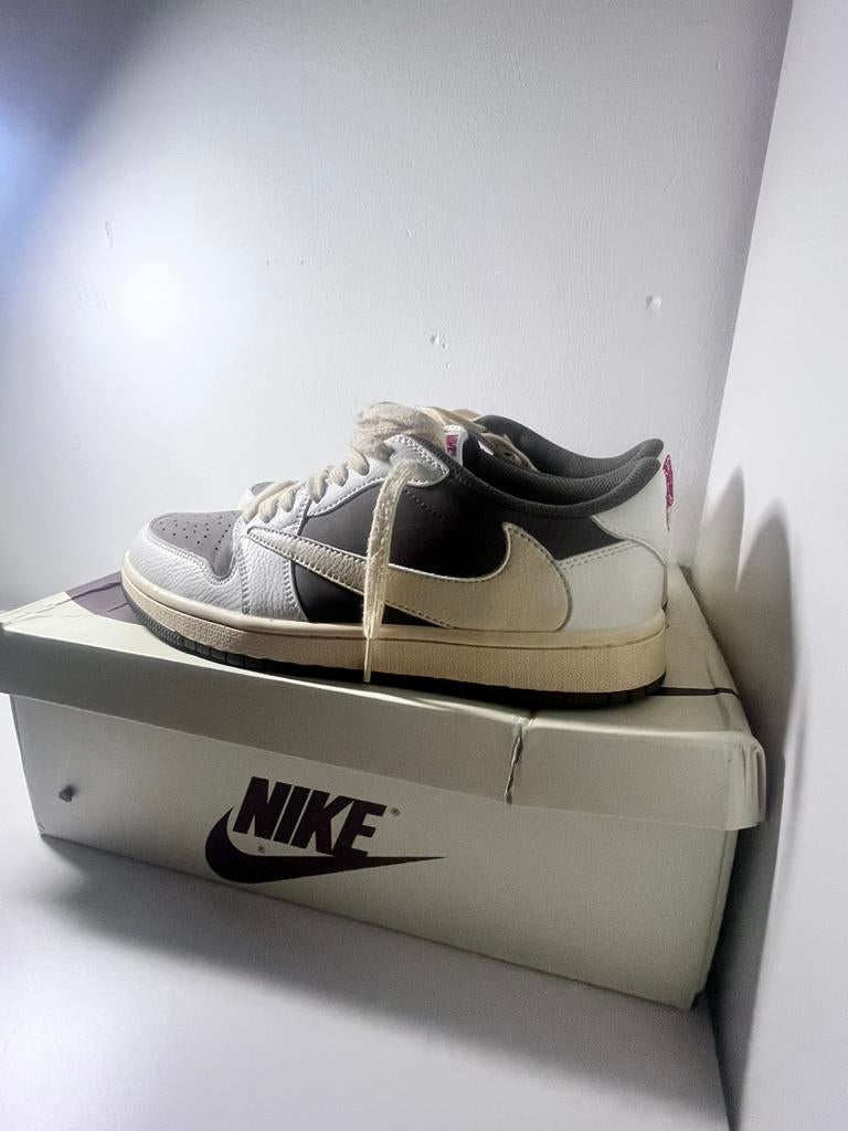 jordan 1 low travis scott, Neuf, Enlèvement ou Envoi, Brun, Baskets