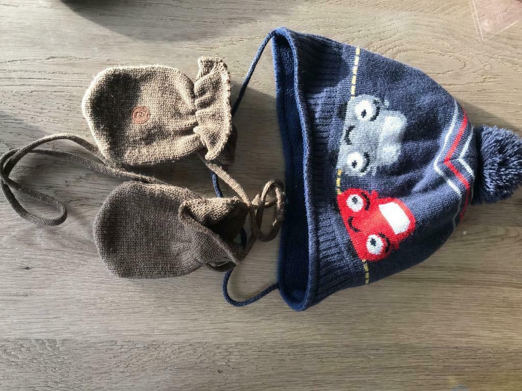 Set van handschoenen met een muts waar auto’s op afgebeeld s, Kinderen en Baby's, Kinderkleding | Mutsen, Sjaals en Handschoenen