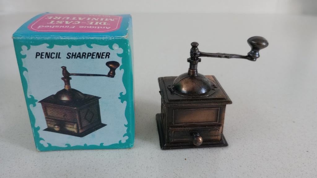 Aiguiseur : moulin à café miniature 8755 + boîte, Enlèvement ou Envoi, Maison et Meubles
