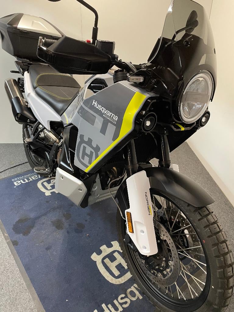 Husqvarna Norden 901 MY'24 ref. LS 3269, Motoren, Motoren | Husqvarna, 2 cilinders, Motorrijbewijs A, Bedrijf, Meer dan 35 kW