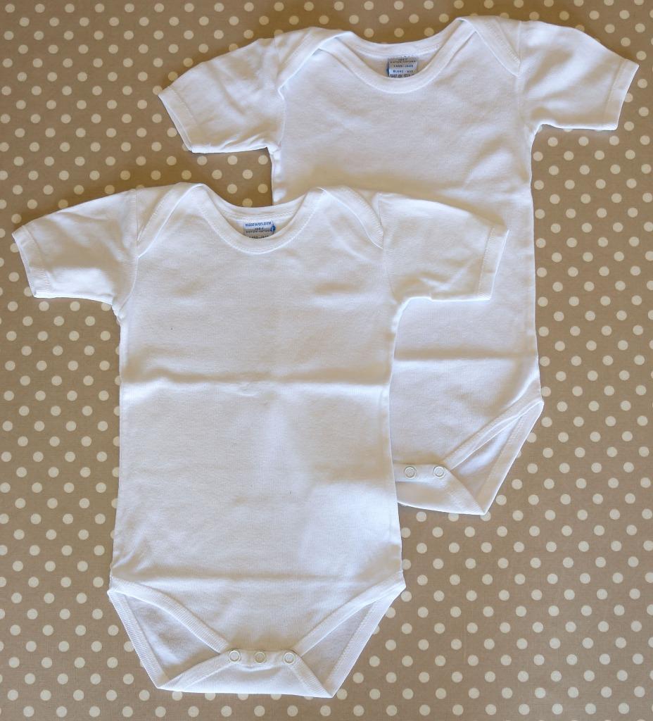 2 witte body's met korte mouwen, maat 80 / 1 jaar, Kinderen en Baby's, Babykleding | Maat 80, Ophalen of Verzenden, Gebruikt, Jongetje of Meisje
