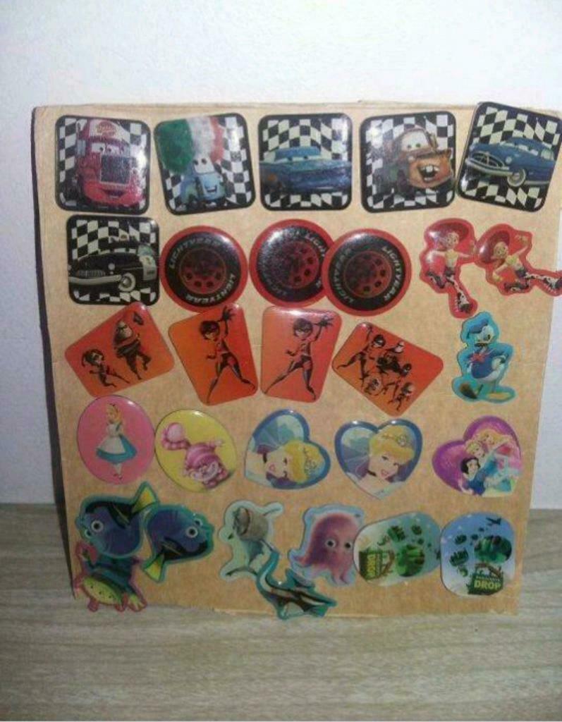 Pins Disney cars  (ap), Collections, Comme neuf
