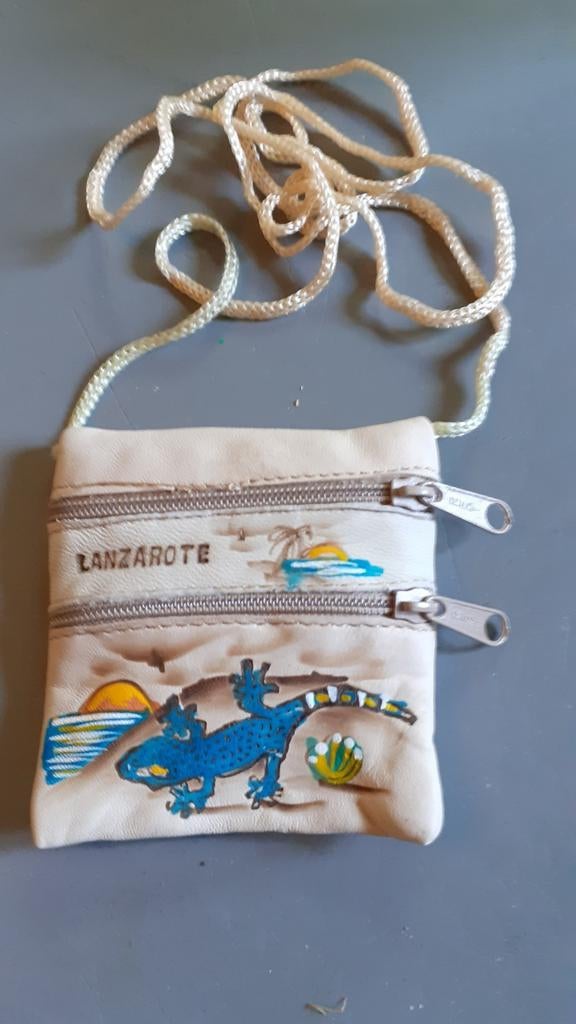 Porte monnaie avec cordon tour de tête motif lezard, Handtassen en Accessoires, Portemonnees, Zo goed als nieuw, Ophalen of Verzenden