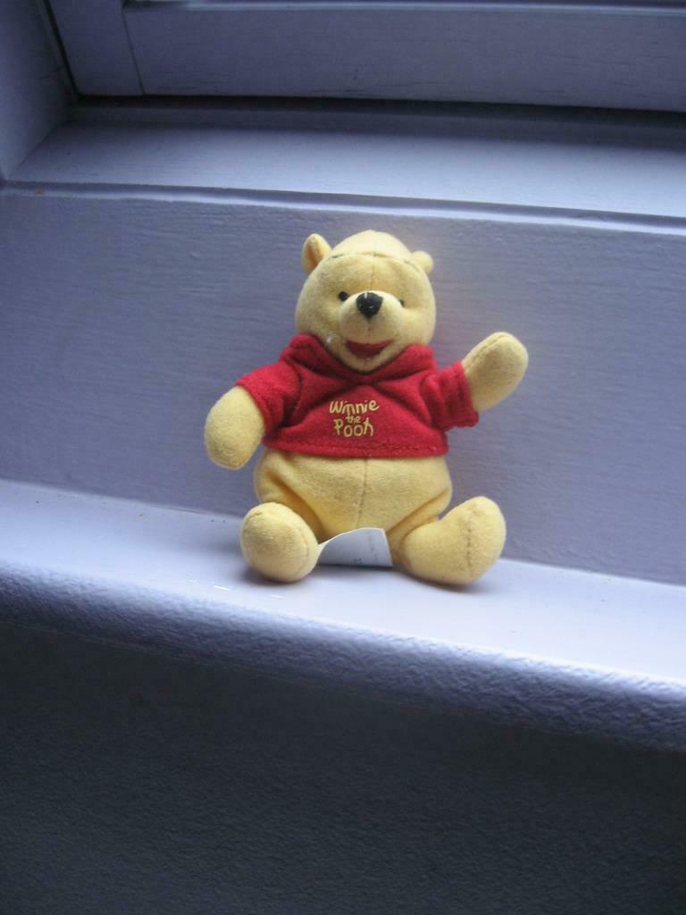 L'original Winnie l'ourson. Hauteur: 13 cm. Etat impeccable., Enlèvement ou Envoi, Comme neuf, Ours