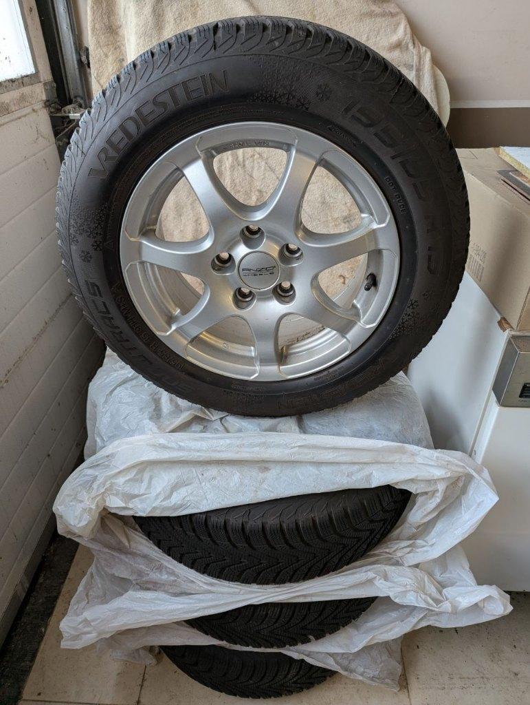 4 pneus hiver Vredestein 195/65R15 91H + jantes alliage, Autos : Pièces & Accessoires, Pneus & Jantes, 15 pouces, Pneus hiver