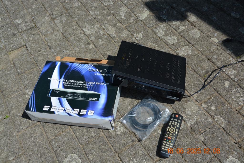 Satteliet ontvanger Clarke-Tech C-TECH HD 500-C, Ophalen, Zo goed als nieuw, (Schotel)antenne-accessoires, Overige merken