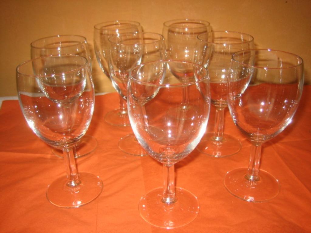 Set van 8 vintage wijnglazen op voet van " Luminarc" France, Ophalen, Glas of Glazen, Effen, Glas
